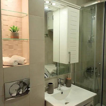 Lola City Center Apartment
